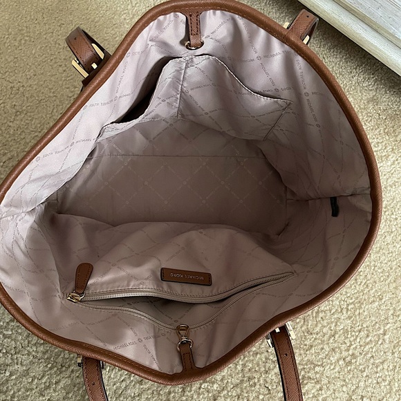 Michael Kors Jet Set Travel Tote - Picture 6 of 6